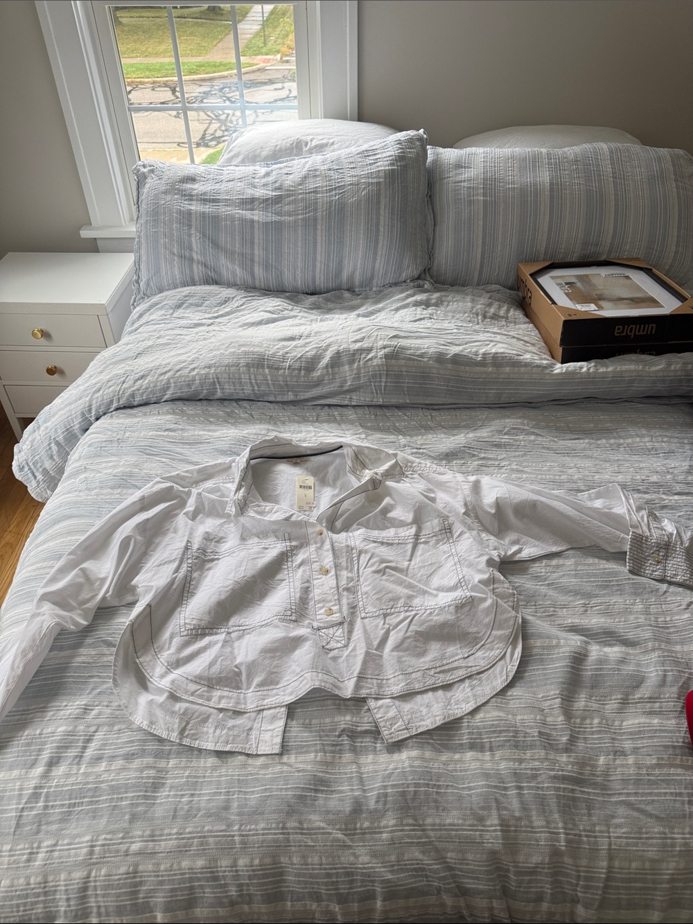 Anthropologie pilcro white top. Size medium
